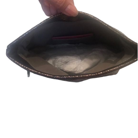 NWT CLUTCH WITH BRACELET HOLDER - Picture 5 of 5